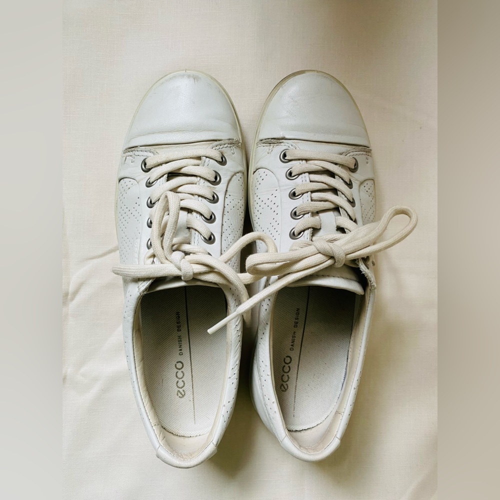 Ecco Soft 7 Perf tie in white leather